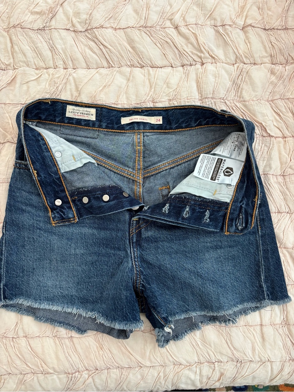 Levi’s Ribcage Distressed Shorts - Picture 2 of 5